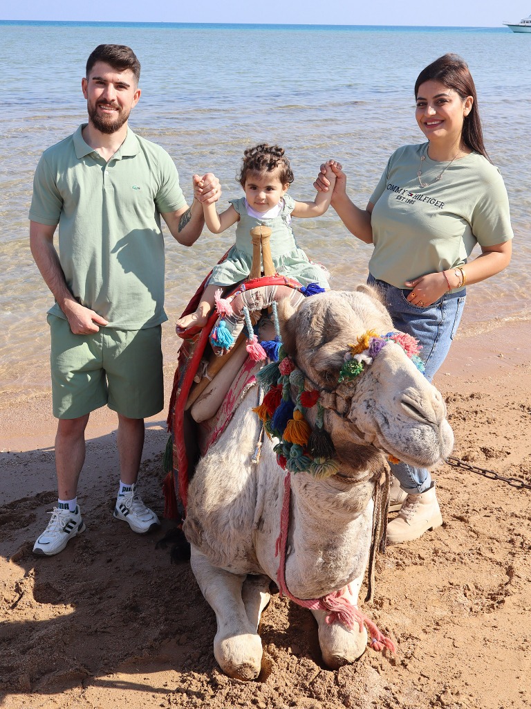 Kamelreiten Strand Familie