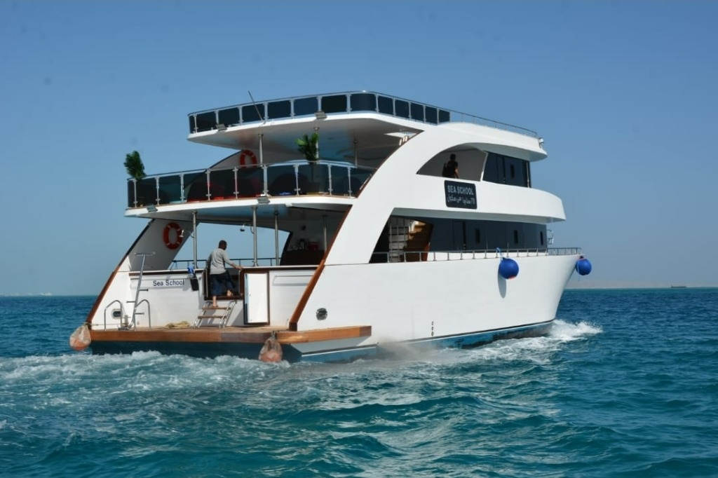 Sea School Yacht