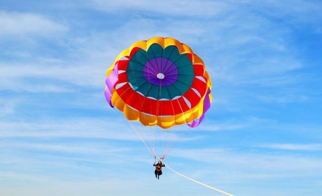 Parasailing: Single Parachut Flight with Speedboat